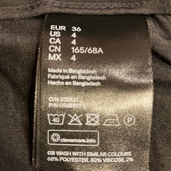 Size 4 H&M Black Pants - Picture 10 of 10